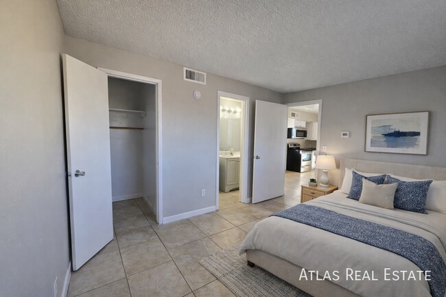 Building Photo - 757 E Millett Ave