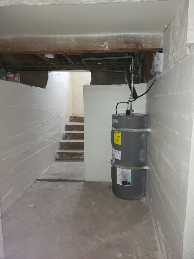 Building Photo - Country Home Between Empire and Waterford-  3 Bedroom 1 Bathroom With Central Heat And Air