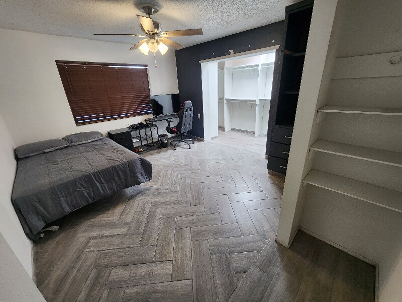 Building Photo - 5536 Longview Dr