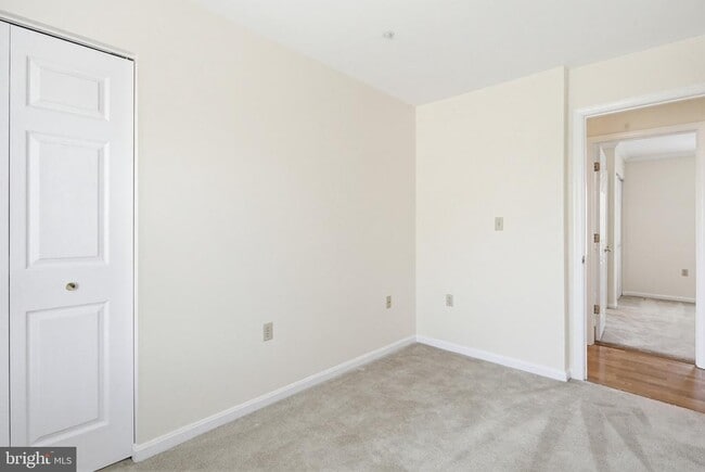 Building Photo - 206 N Towne Ct