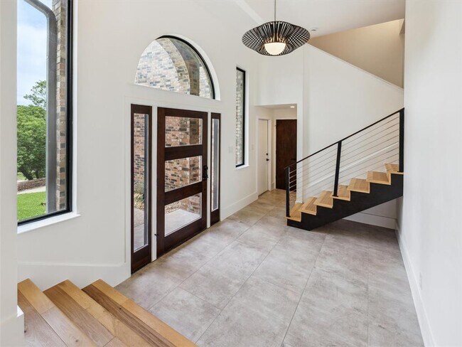 Building Photo - 3911 Dry Creek Dr
