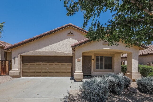 Building Photo - 7418 W Lone Cactus Dr