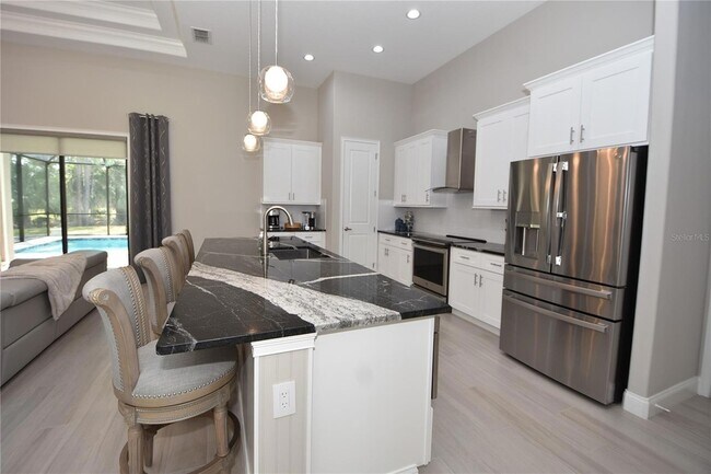 Building Photo - 13 Elder Dr