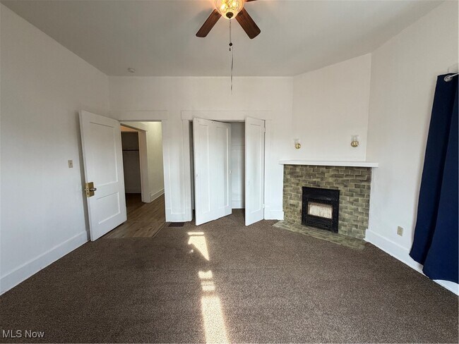 Building Photo - 317 12th St NE