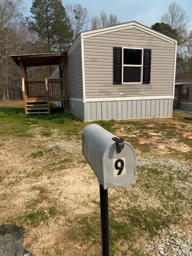 Building Photo - For Rent