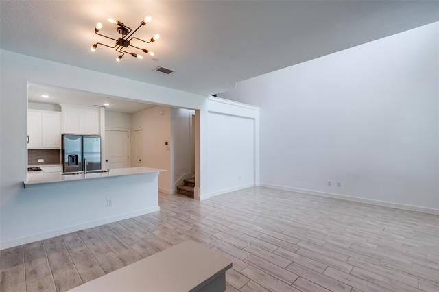 Building Photo - 3925 Cresthill Dr