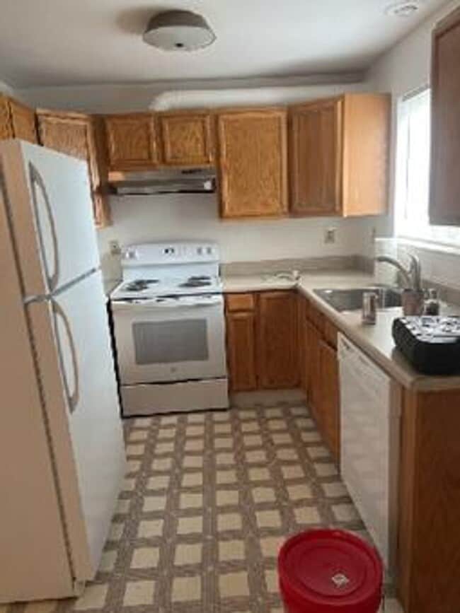 Building Photo - Heigh 710-712