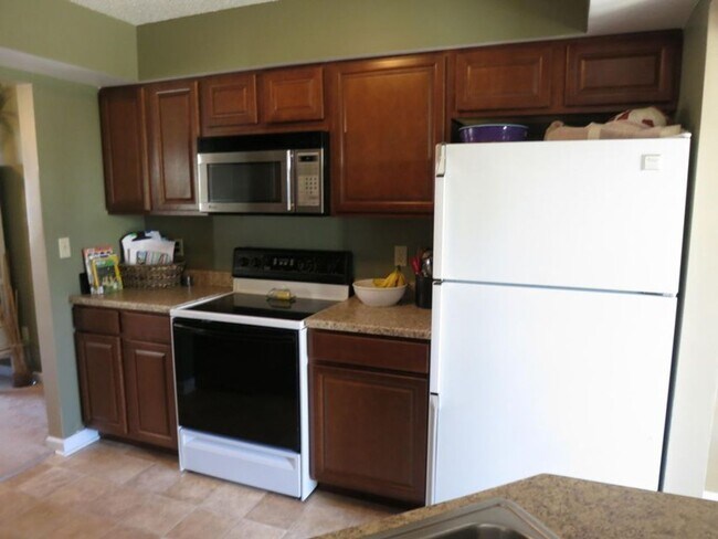 Building Photo - 3604 Churchill Dr