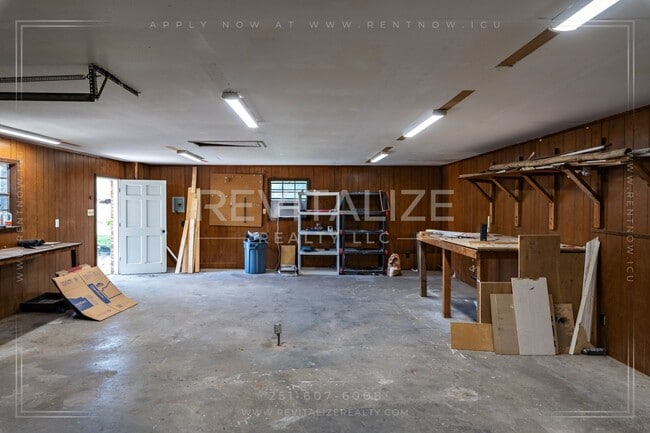 Building Photo - Spacious Brick Home in West Mobile!