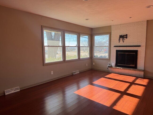 Building Photo - 1208 Toft St