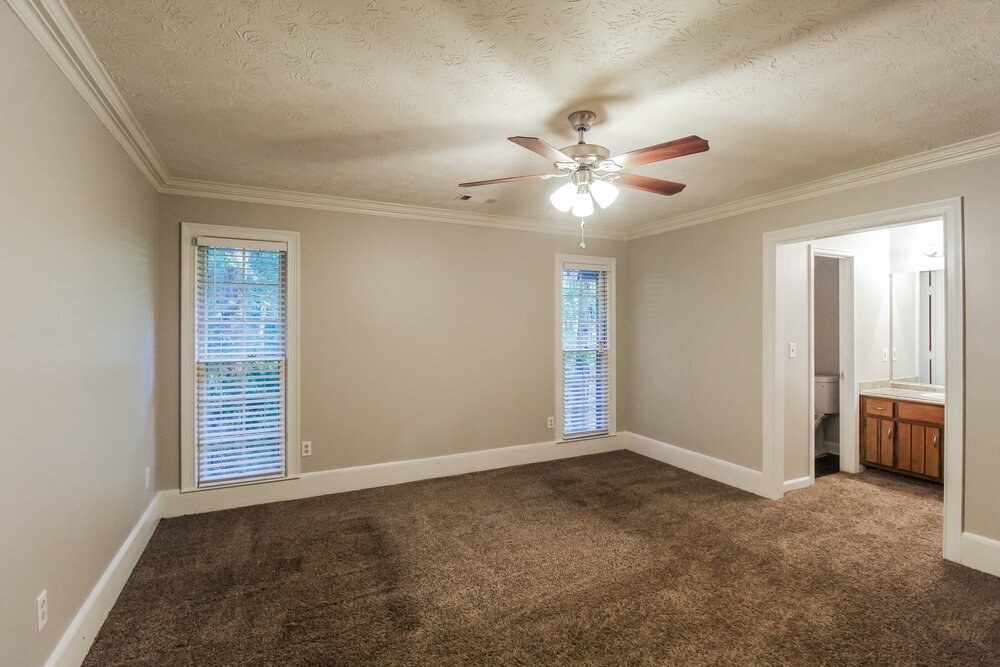 Building Photo - 1418 Hillside Pl SE