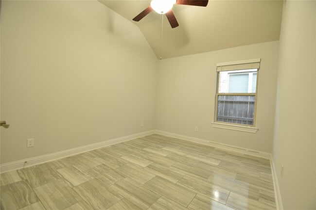 Building Photo - 16643 Highland Country Dr