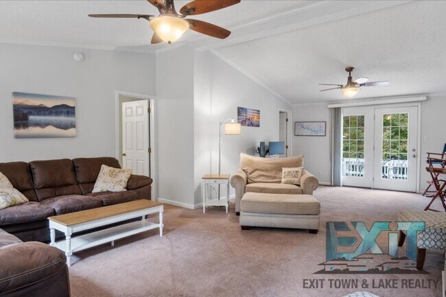 Building Photo - Lakefront Rental in Long Branch Shores