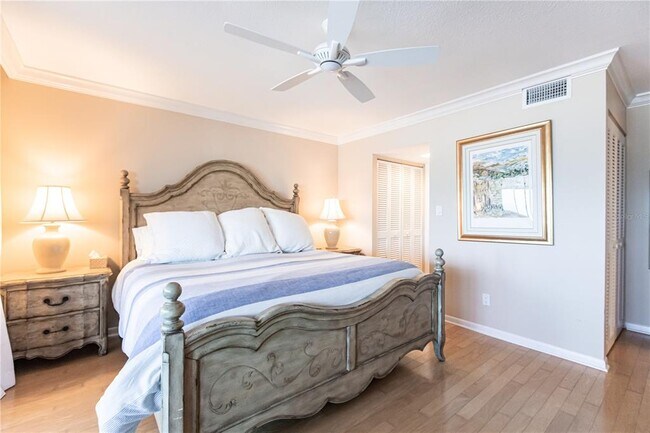 Building Photo - 1055 W Peppertree Dr