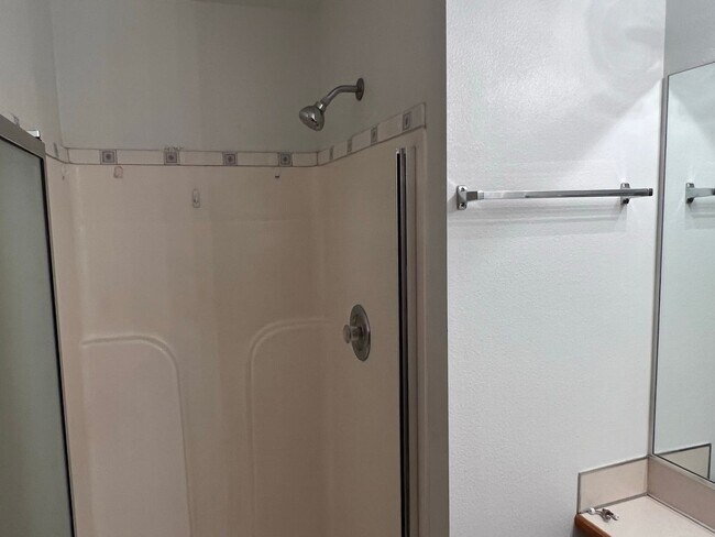 Building Photo - Adorable Quiet park like setting in fruit valley sunsets with landscaping provided