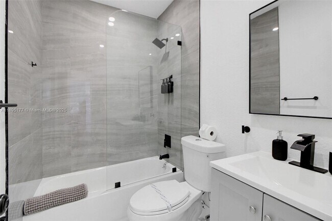 Building Photo - 18361 NE 20th Pl