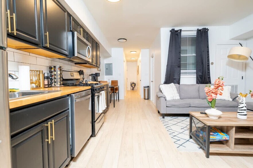 Building Photo - 1255 Raum St NE