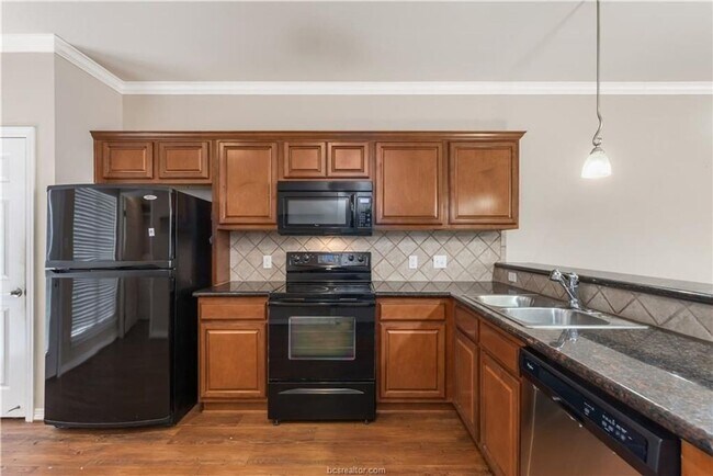 Building Photo - $500 Off 1st Month's Rent! August 2026 Pre-lease! Gorgeous 4 Bed, 4 Bath in Beautiful Lakeridge!