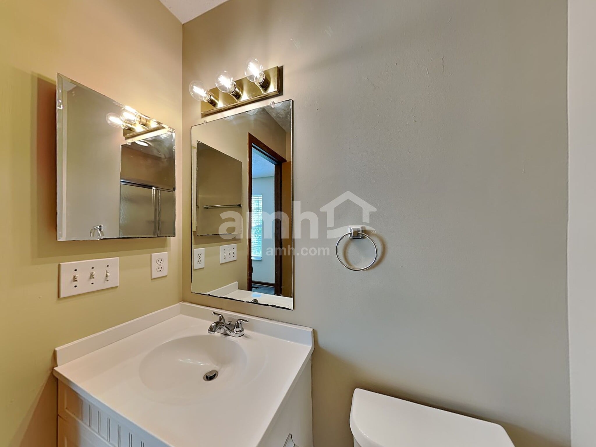 Building Photo - 249 Border St