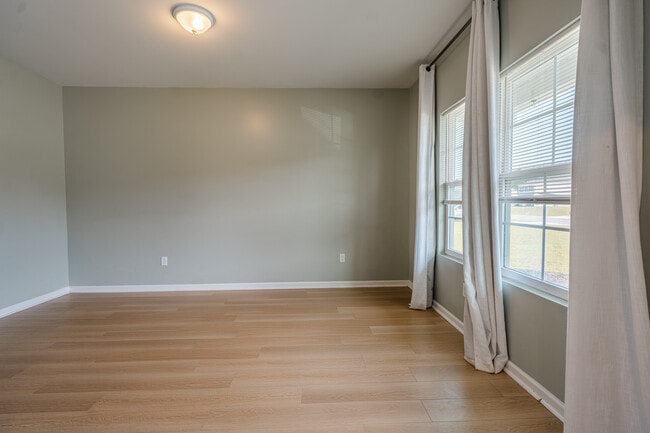 Building Photo - 242 Enclave Wy