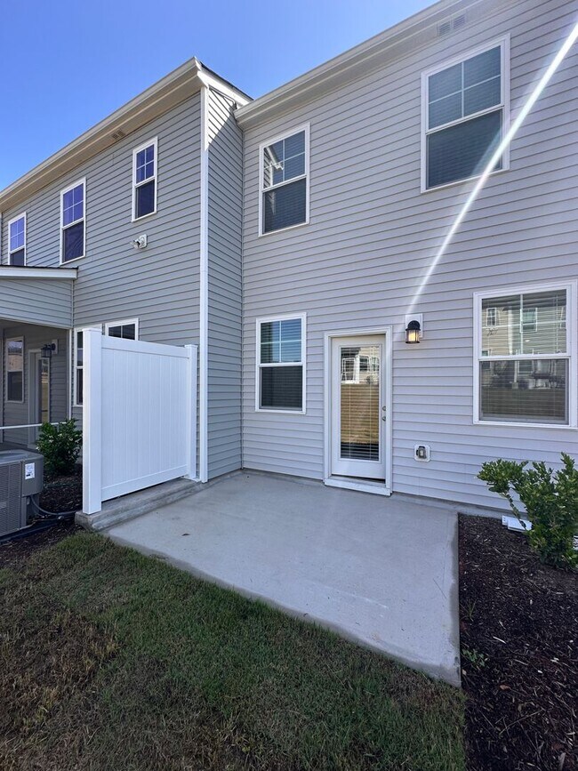 Building Photo - 3bd/2.5ba Townhome for rent @ Triple Crown in Durham