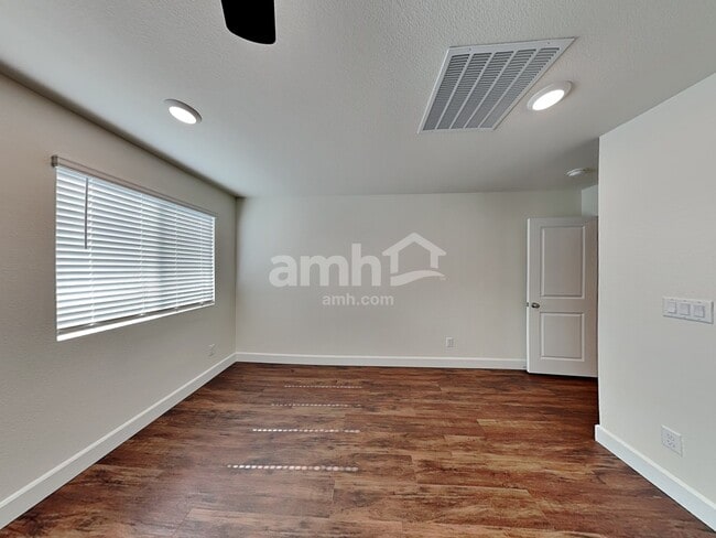 Building Photo - 559 Lotus Land Ave