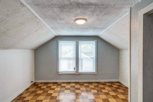 Building Photo - 120 Windsor Dr