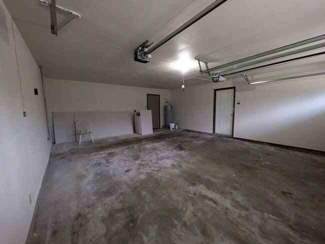 Building Photo - 535 Hillebrandt St