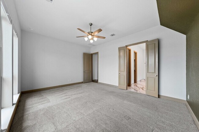 Building Photo - 316 Hulda Trl