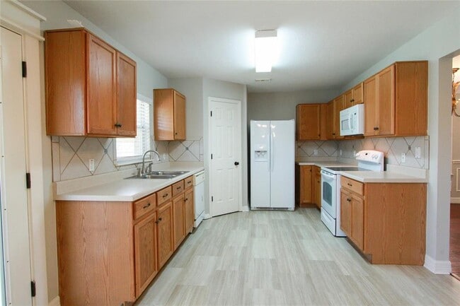 Building Photo - 15120 Plowshare Dr