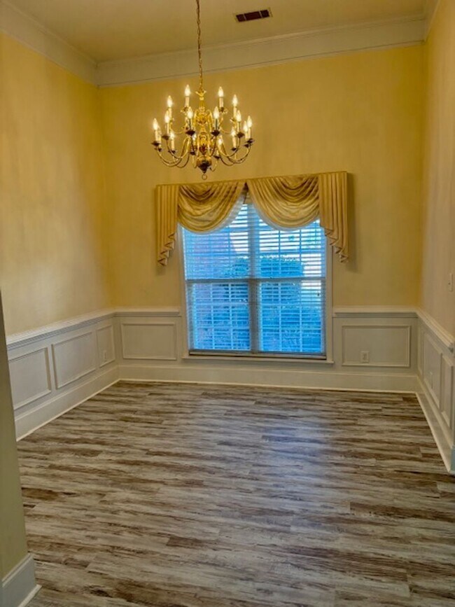 Building Photo - AVAILABLE NOW - 3 Bedroom 2.5 Bath Home in North Augusta!