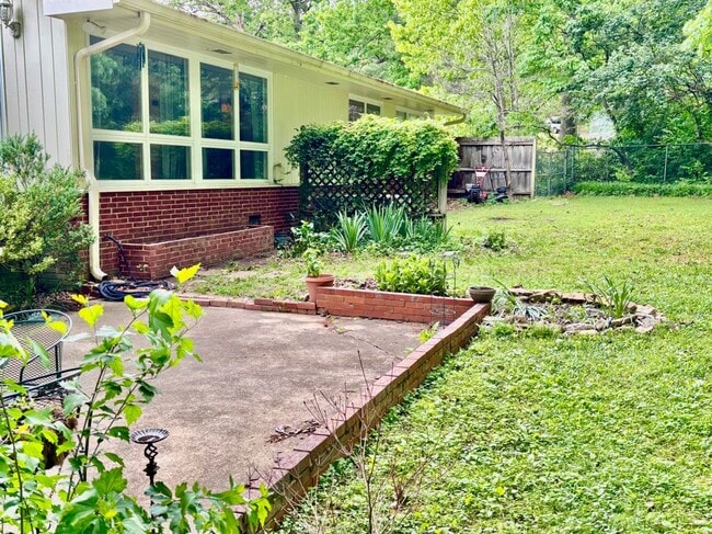 Building Photo - 2534 Avalon Cir
