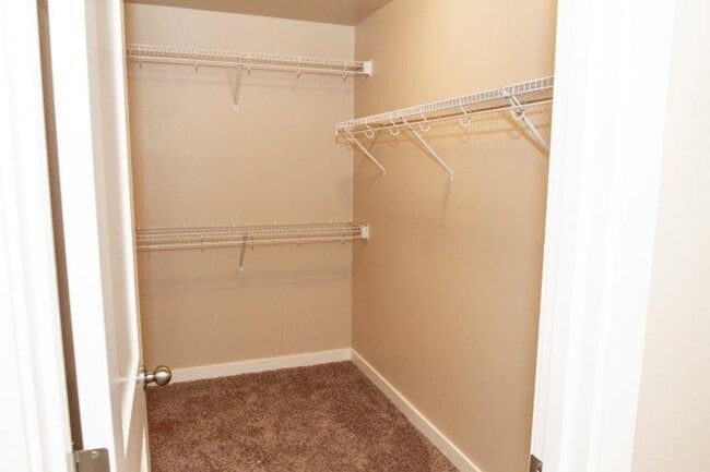 Building Photo - 3 Bedroom 2.5 Bath Duplex with 2 Car Garage. Apply today and get the rest of March FREE!!