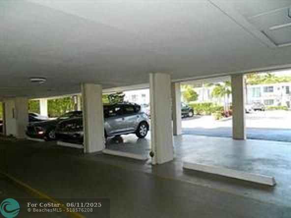 Building Photo - 1050 SE 15th St