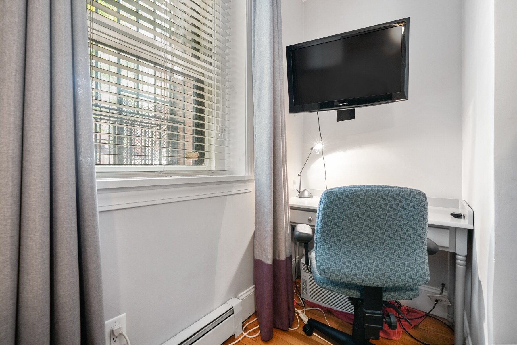 Separate desk area - 290 Commonwealth Ave