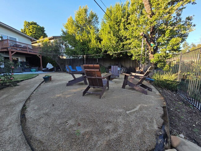 Building Photo - Wonderful Mid Century Home available for lease