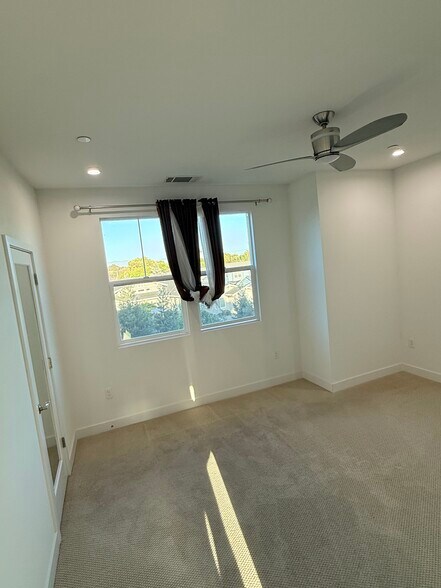 Building Photo - 30722 Sugarmill Ln