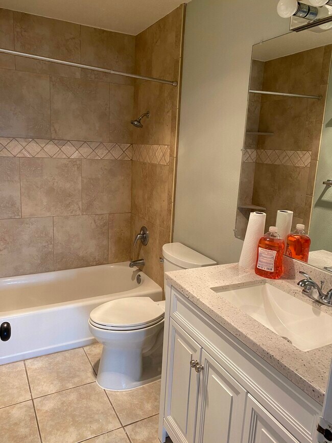 Building Photo - 8324 Regents Rd