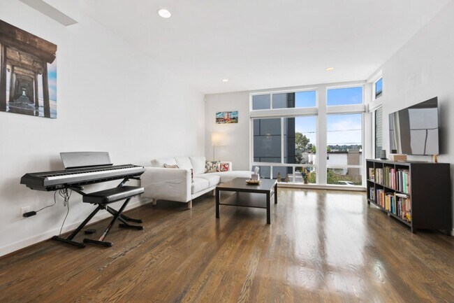 Building Photo - 3Bd/3Ba Seattle Townhome