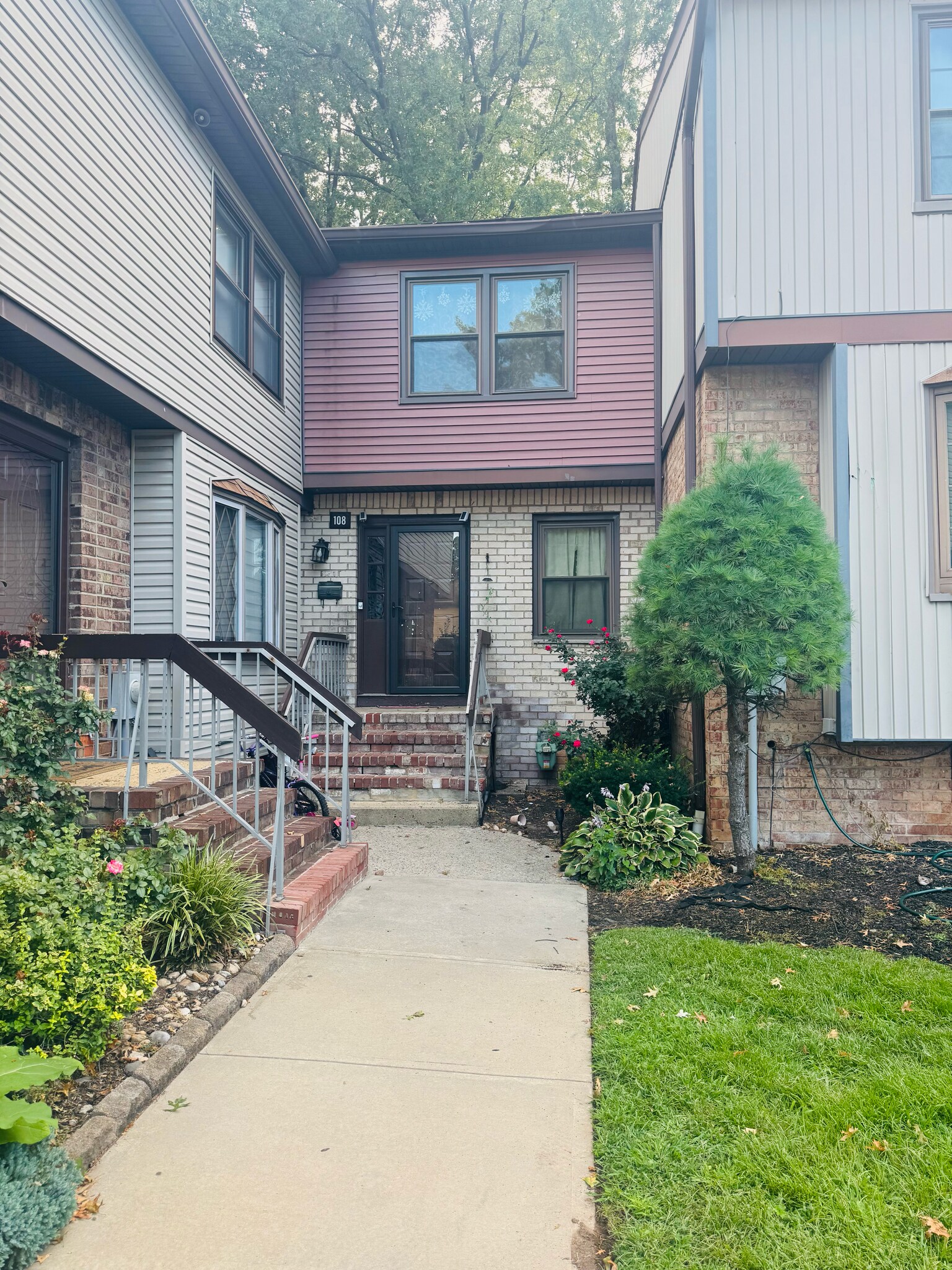Building Photo - 108 Highview Dr