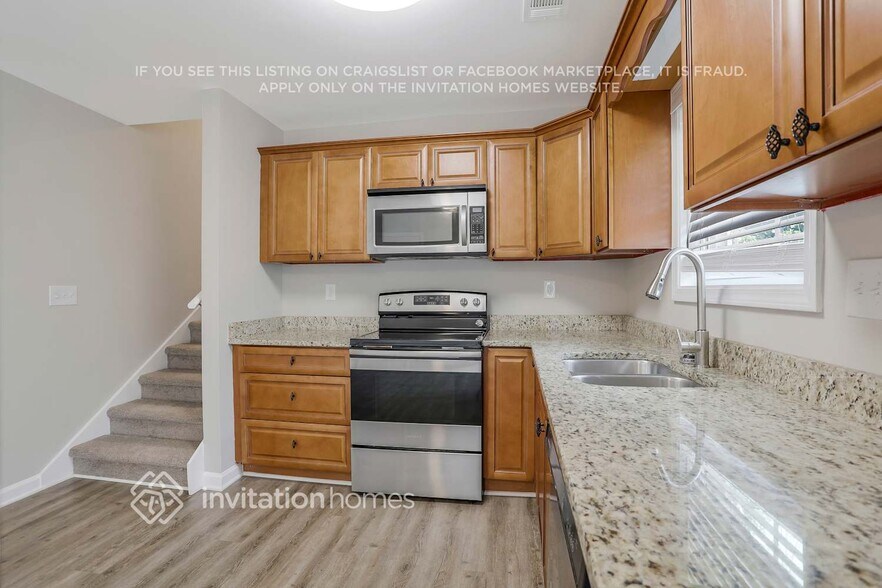 Building Photo - 51 Primrose Ln