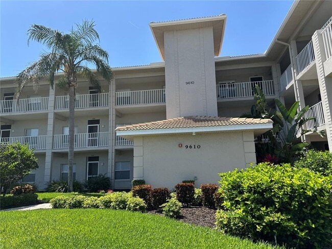Primary Photo - 9610 Club S Cir