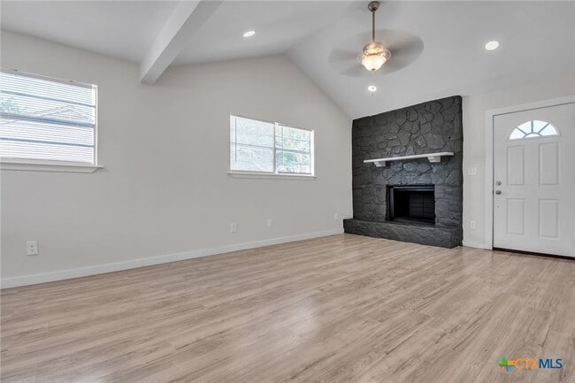 Building Photo - 636 Mill St