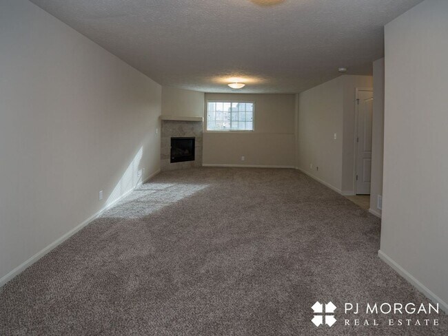 Building Photo - 3 bedroom, 2 bathroom House For Lease
