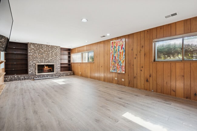 Building Photo - 1037 Heatherfield Ln