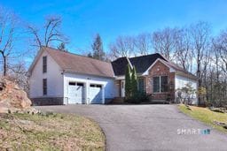 Building Photo - 10 Tiffany Ln