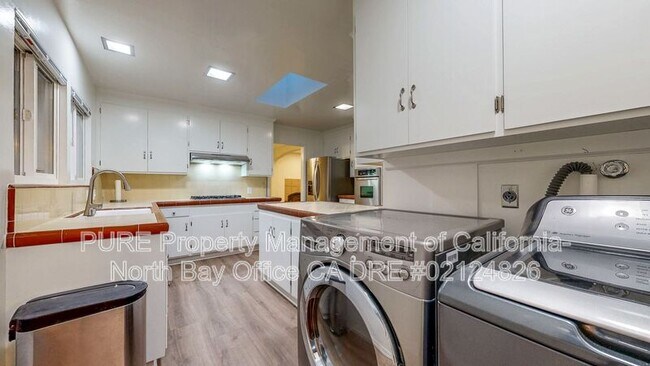 Building Photo - 2450 Grosse Ave