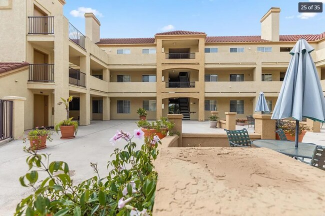 Building Photo - 2 Bedroom 2 Bath Condo in Gated Community ...