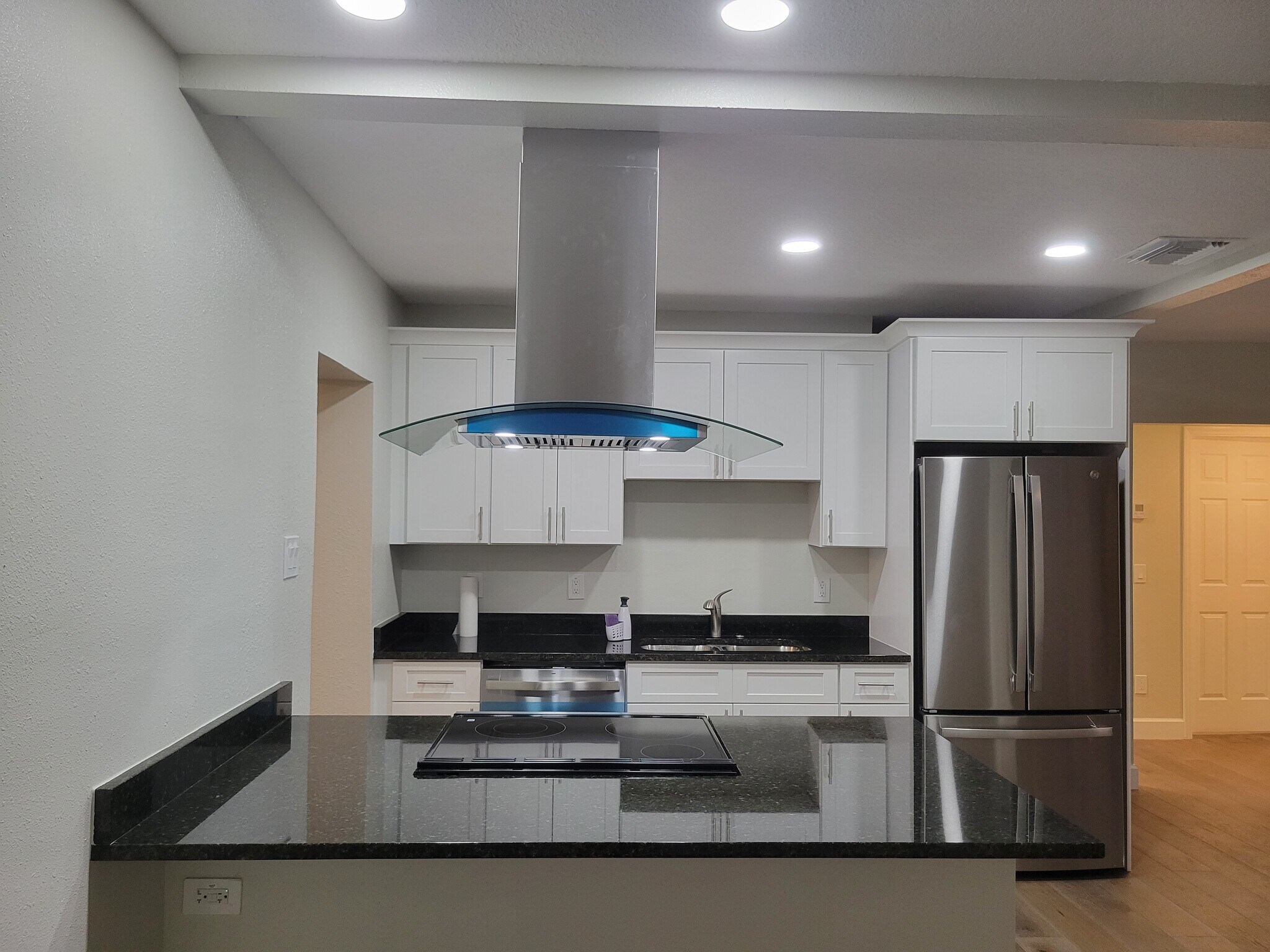 Building Photo - 611 Tanglewood St