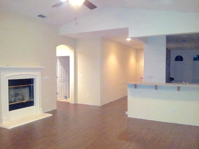 Building Photo - 1945 Glenveagh Ln